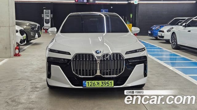BMW 7 Series (G70) 3