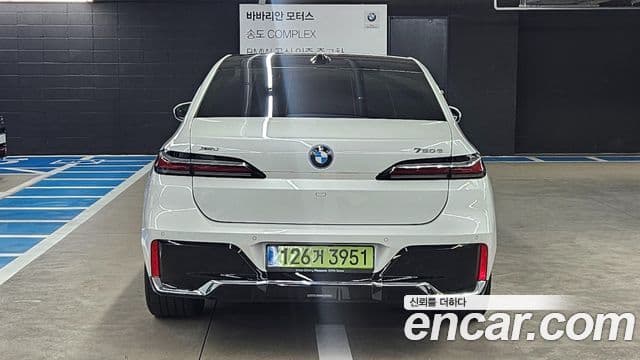 BMW 7 Series (G70) 4