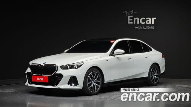 BMW 5 Series (G60)