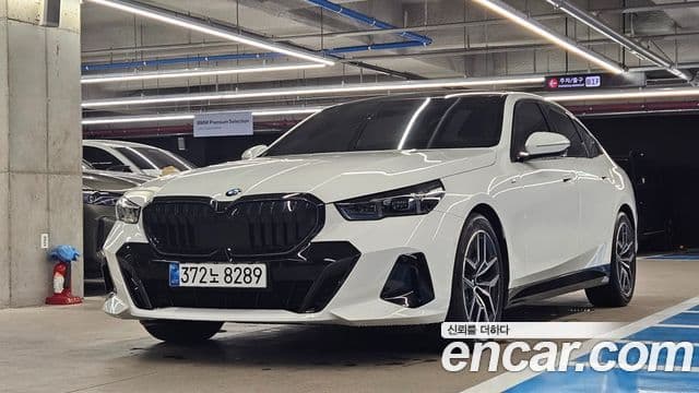 BMW 5 Series (G60)