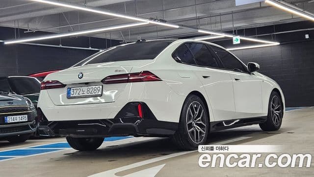 BMW 5 Series (G60) 2