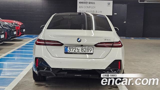 BMW 5 Series (G60) 4