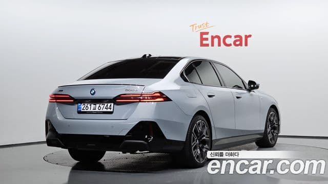 BMW 5 Series (G60) 2