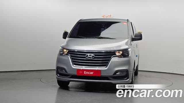 Hyundai The New Grand Starex 3