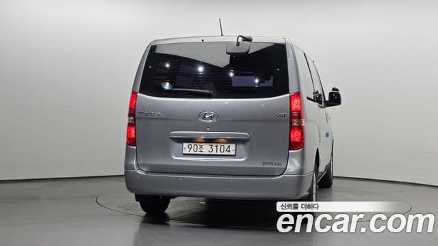 Hyundai The New Grand Starex 4