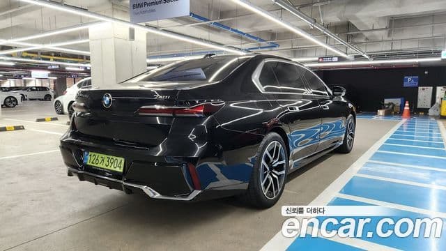 BMW 7 Series (G70) 2