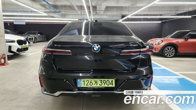 BMW 7 Series (G70) 4