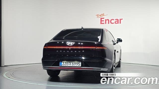Hyundai Grandeur (GN7) 3