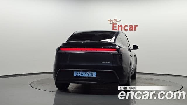 Tesla Model Y 3