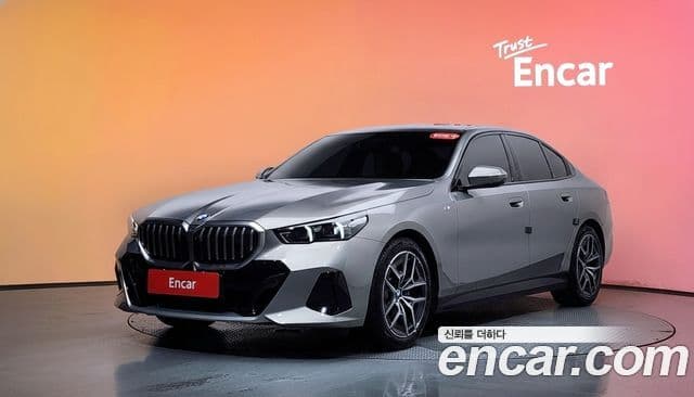 BMW 5 Series (G60)
