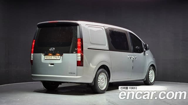 Hyundai Staria 2
