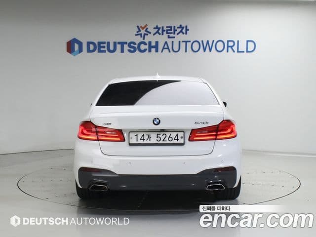 BMW 5 Series (G30) 4
