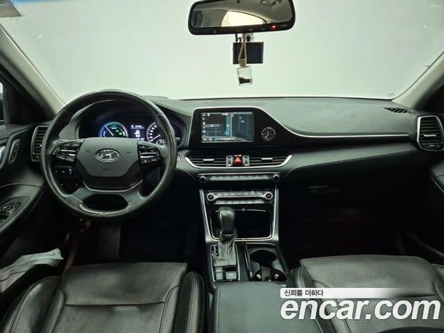 Hyundai Grandeur IG Hybrid 4