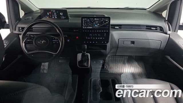 Hyundai Staria 4