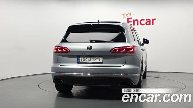 Volkswagen Touareg 3rd Gen 4
