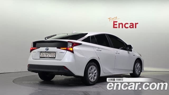 Toyota Prius 4th Gen 2