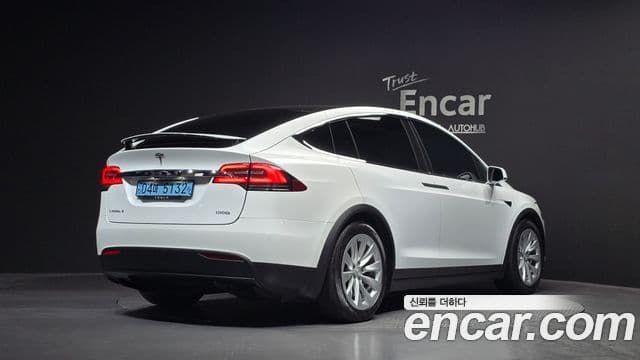 Tesla Model X 2