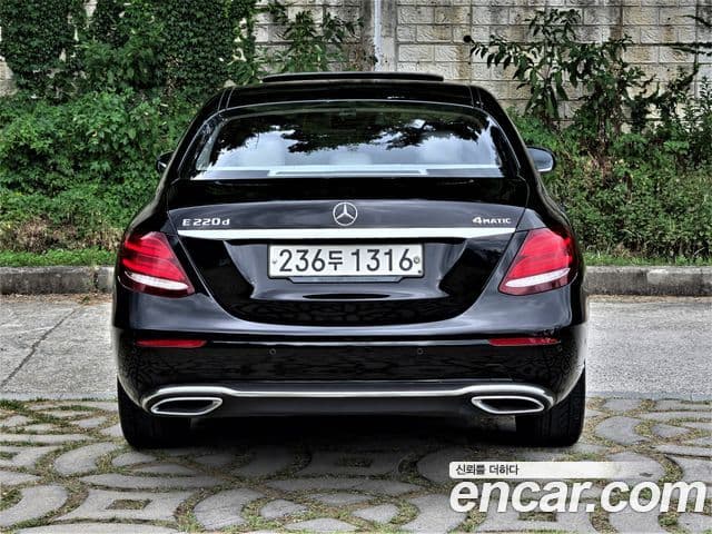 Mercedes-Benz E-Class W213 4