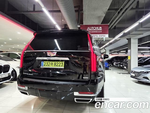 Cadillac Escalade 5th Gen 2