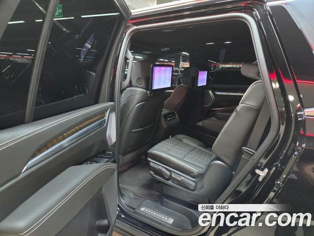 Cadillac Escalade 5th Gen 4