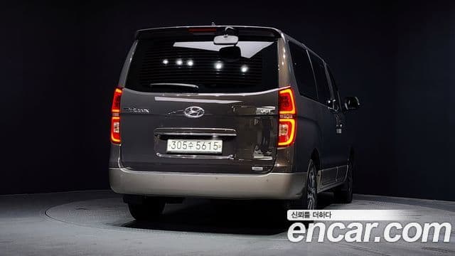 Hyundai The New Grand Starex 3