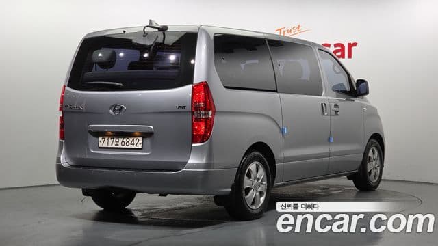 Hyundai The New Grand Starex 2