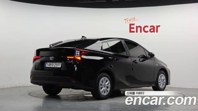 Toyota Prius 4th Gen 2