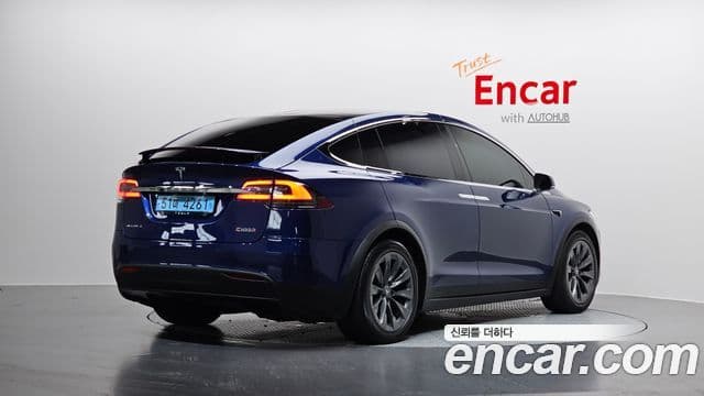 Tesla Model X 2
