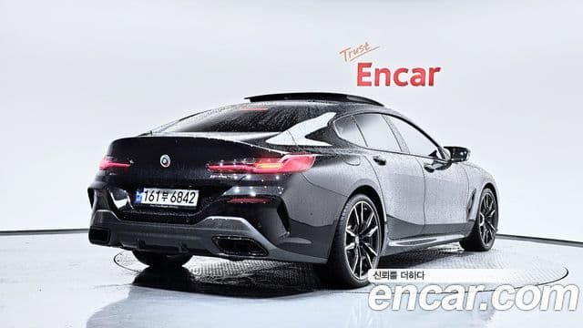 BMW 8 Series (G15) 2