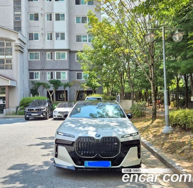 BMW i7 (G70)