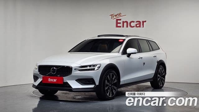 Volvo V60 Cross Country 2nd Gen 1