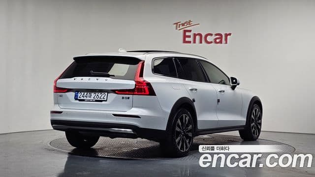 Volvo V60 Cross Country 2nd Gen 2