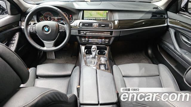 BMW 5 Series (F10) 4