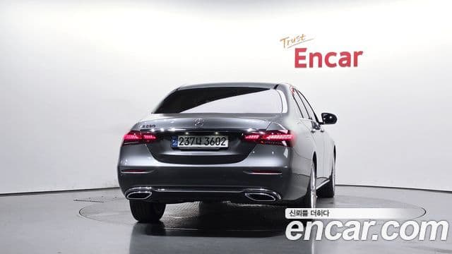 Mercedes-Benz E-Class W213 4