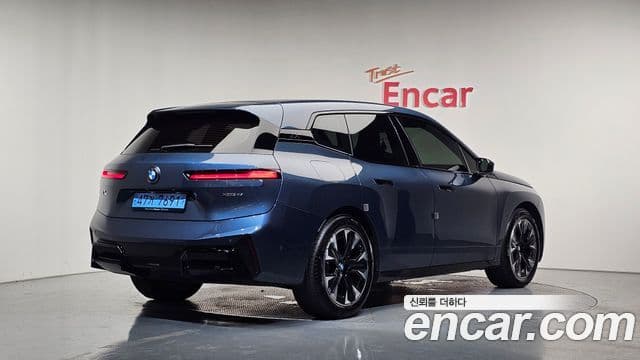 BMW iX 2