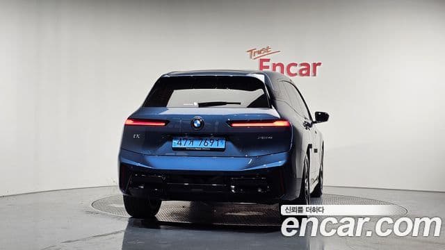 BMW iX 4