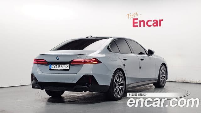 BMW 5 Series (G60) 2