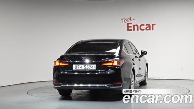 Lexus ES300h 7th Gen 4