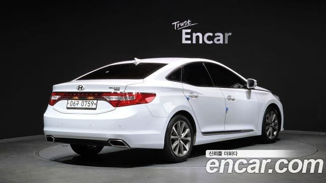 Hyundai Grandeur HG 2