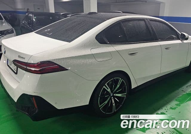 BMW 5 Series (G60) 2