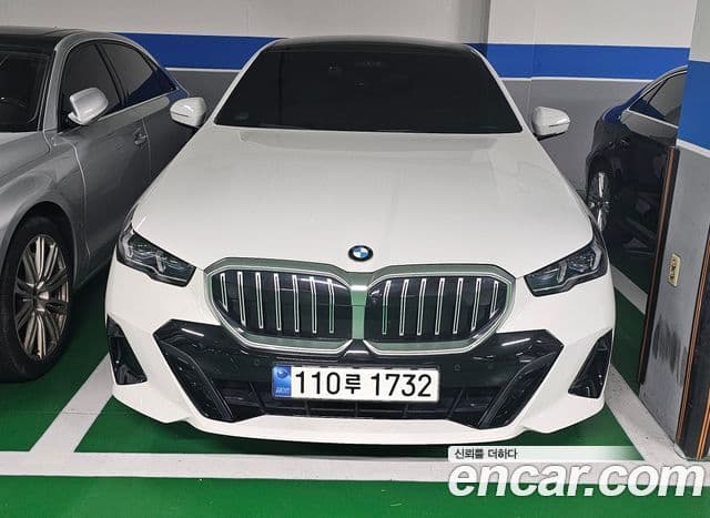 BMW 5 Series (G60) 3