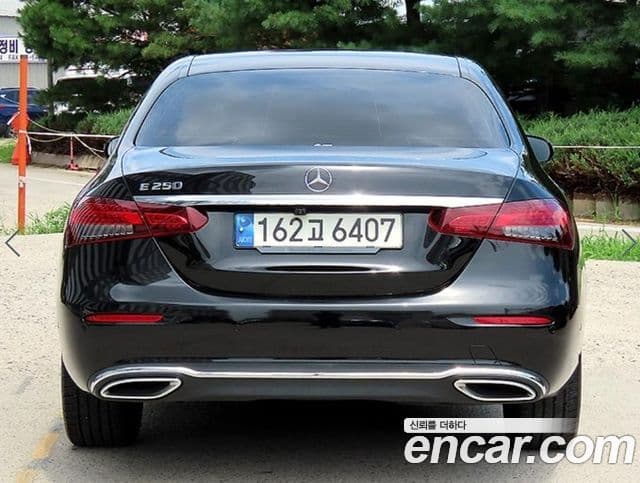 Mercedes-Benz E-Class W213 4
