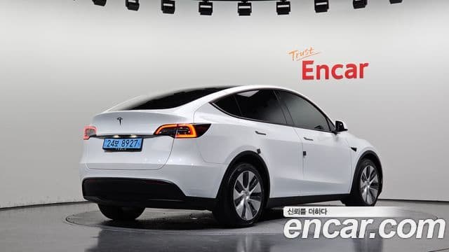 Tesla Model Y 2