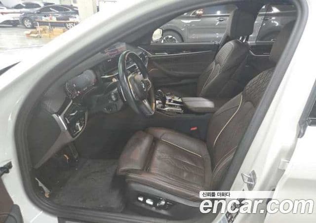 BMW 5 Series (G30) 4