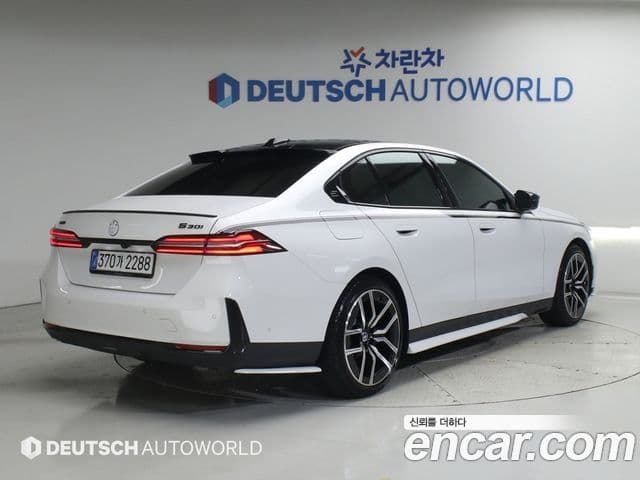 BMW 5 Series (G60) 2