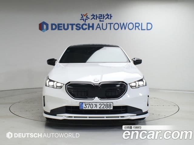 BMW 5 Series (G60) 3
