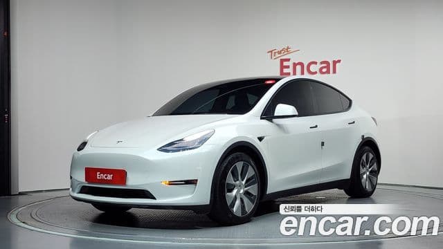 Tesla Model Y 1