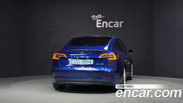 Tesla Model 3 4