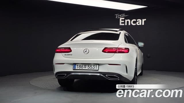 Mercedes-Benz E-Class W213 4