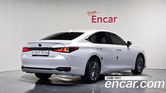 Lexus ES300h 7th Gen 2